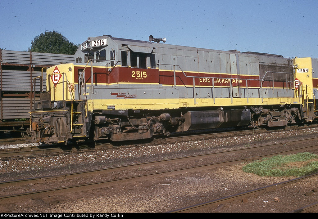 EL 2515 at Port Jervis